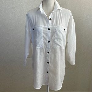 Women’s Shapely White Crinkle Button Down Shirt Size 10